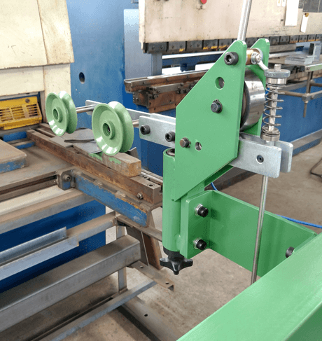 サプライ（送り出し）装置